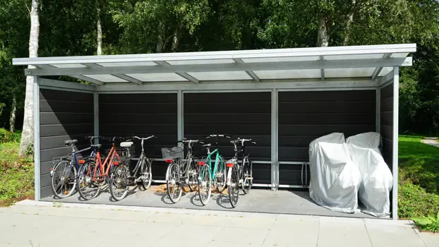 PLAN cykelparkering med kompositbeklædning
