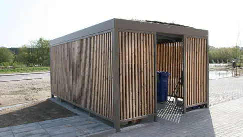 UNA Containerskjul Pulverlakeret Lamelbeklaedning Og Sedumtag