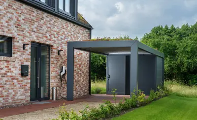 KUBIC Carport Til En Bil Med Sedumtag Og Redskabsrum