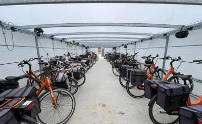 Cykeloverdaekning Til Hjemmeplejen God Plads Til Cyklerne Klar Til Brug