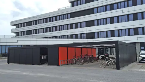 KUBIC Cykeloverdaekning Carporte Til Specialkoeretoejer Depotrum Under Samme Tag