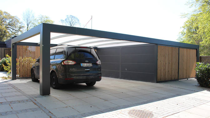 Stor KUBIC Carport Med Redskabsrum Og Bagudoverdaekning