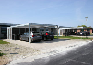 UNA Varmgalvaniserede Carporte Delt Mellem Naboer