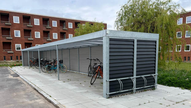 UNA cykeloverdækning til beboerne med beklædning i EasyPlank