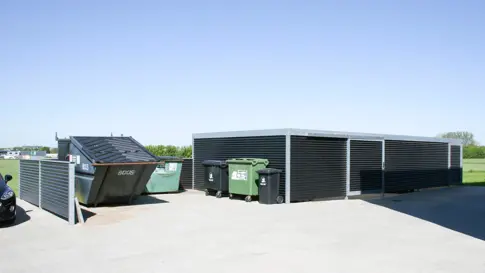 Teknikrum Model UNA Med Stor Skydedoer Forlaengelse Med Containergaard